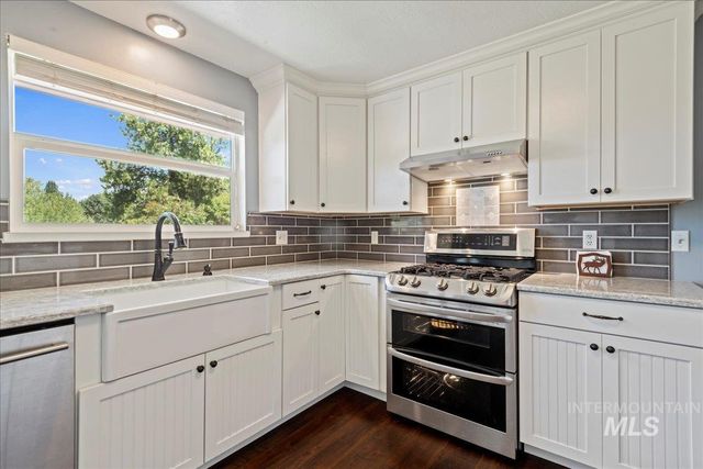 10210 W Hackamore Dr, Boise, ID 83709