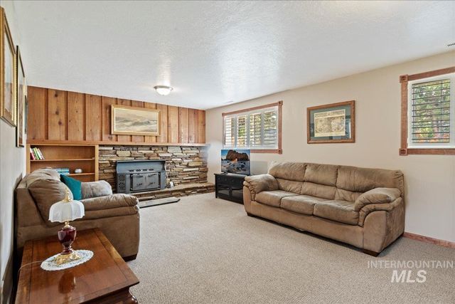 10210 W Hackamore Dr, Boise, ID 83709