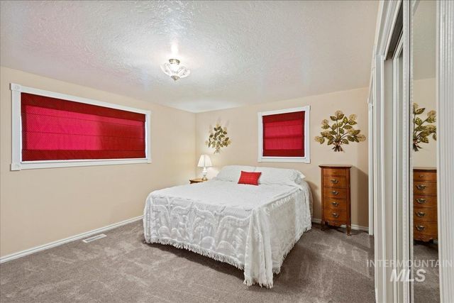 10210 W Hackamore Dr, Boise, ID 83709