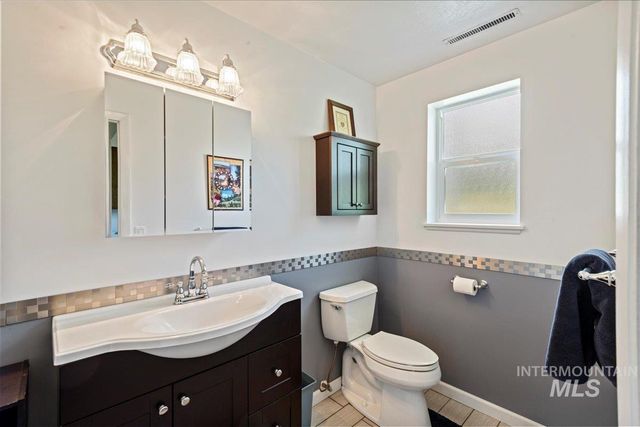 10210 W Hackamore Dr, Boise, ID 83709