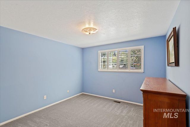 10210 W Hackamore Dr, Boise, ID 83709