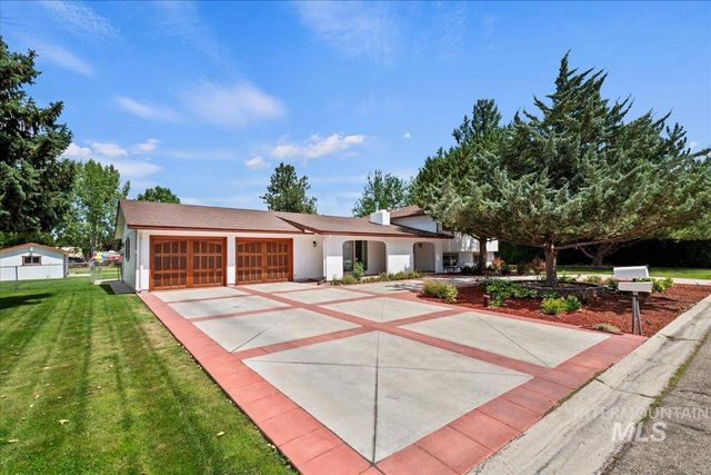10210 W Hackamore Dr, Boise, ID 83709