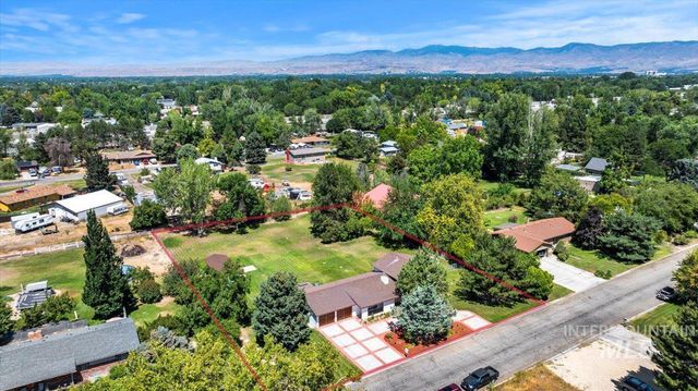 10210 W Hackamore Dr, Boise, ID 83709