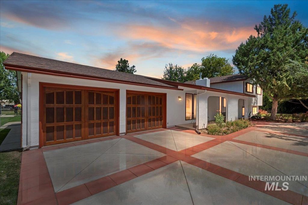 10210 W Hackamore Dr, Boise, ID 83709