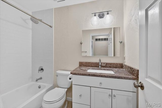 1045 Woodlake Village Drive, Chesterfield, MO 63141