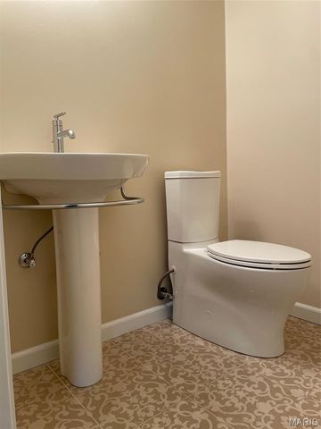 1045 Woodlake Village Drive, Chesterfield, MO 63141