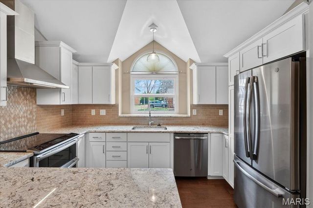 1045 Woodlake Village Drive, Chesterfield, MO 63141