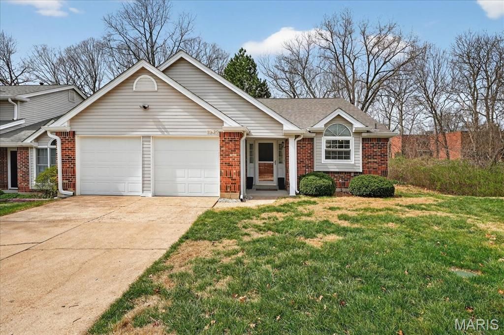 1045 Woodlake Village Drive, Chesterfield, MO 63141
