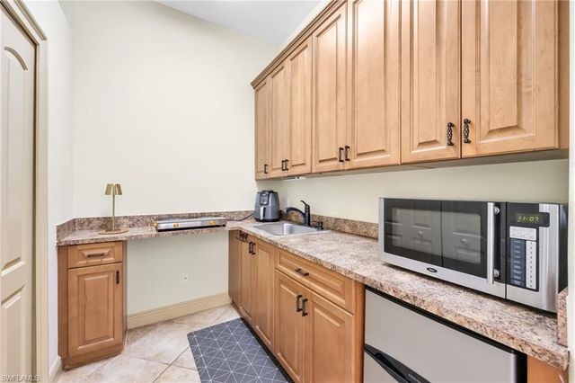 4000 Stonesthrow CT, Naples, FL 34109