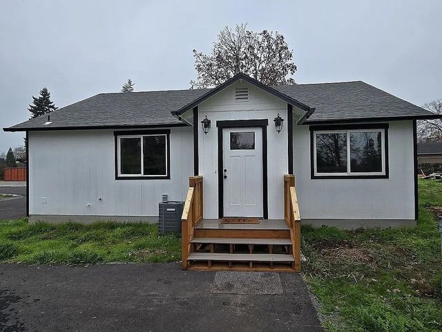 717 NE Fusite, Grants Pass, OR 97526