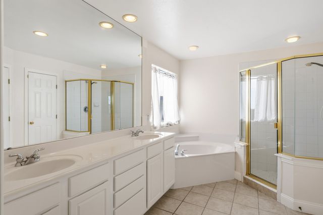 2824 Greenway Drive, Burleson, TX 76028