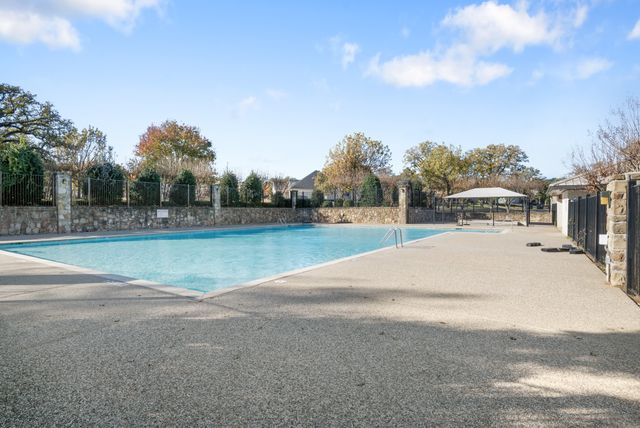 2824 Greenway Drive, Burleson, TX 76028