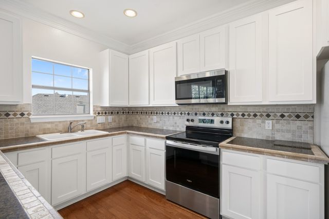 2824 Greenway Drive, Burleson, TX 76028