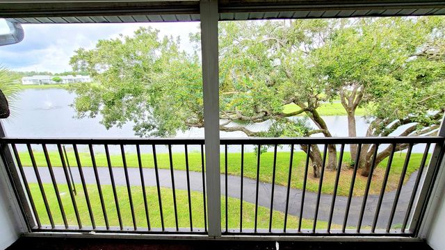 1015 Green Pine Boulevard B3, West Palm Beach, FL 33409