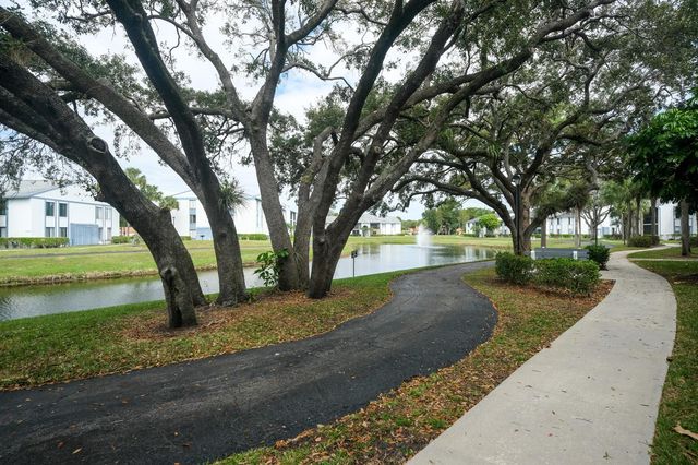 1015 Green Pine Boulevard B3, West Palm Beach, FL 33409