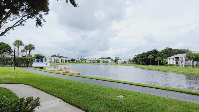 1015 Green Pine Boulevard B3, West Palm Beach, FL 33409
