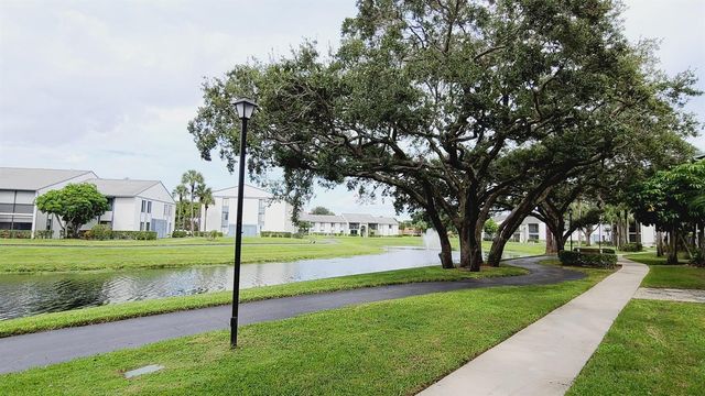 1015 Green Pine Boulevard B3, West Palm Beach, FL 33409