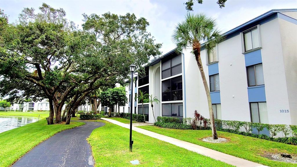 1015 Green Pine Boulevard B3, West Palm Beach, FL 33409