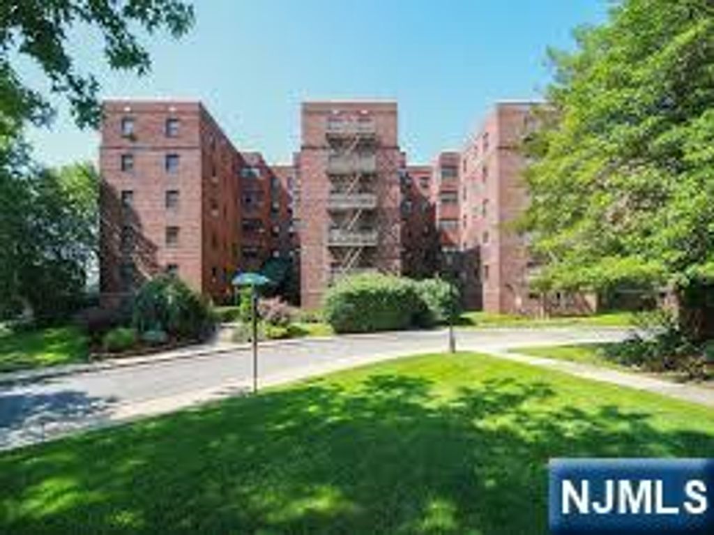 2333 Hudson Terrace, Fort Lee, NJ 07024
