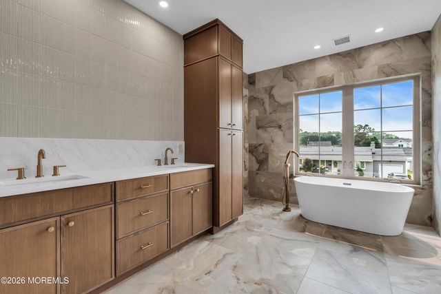 38 Coolidge Place, West Long Branch, NJ 07764