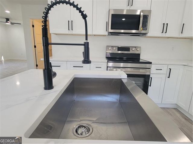 172 S Thomas Street, Elberton, GA 30635