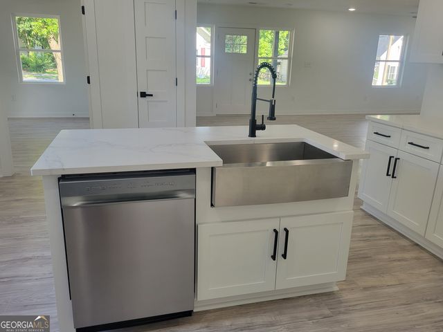 172 S Thomas Street, Elberton, GA 30635