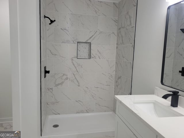 172 S Thomas Street, Elberton, GA 30635