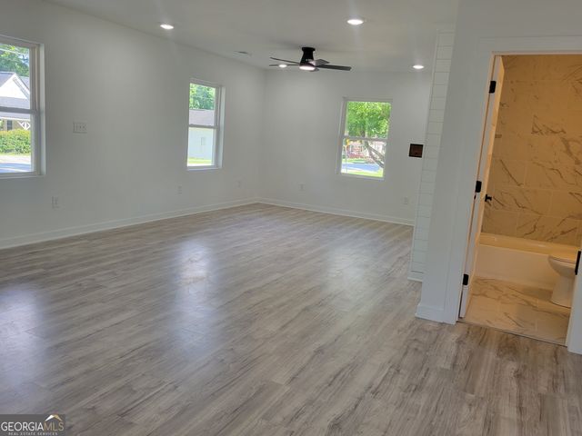 172 S Thomas Street, Elberton, GA 30635
