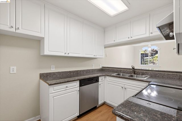 660 Canyon Oaks Dr B, Oakland, CA 94605