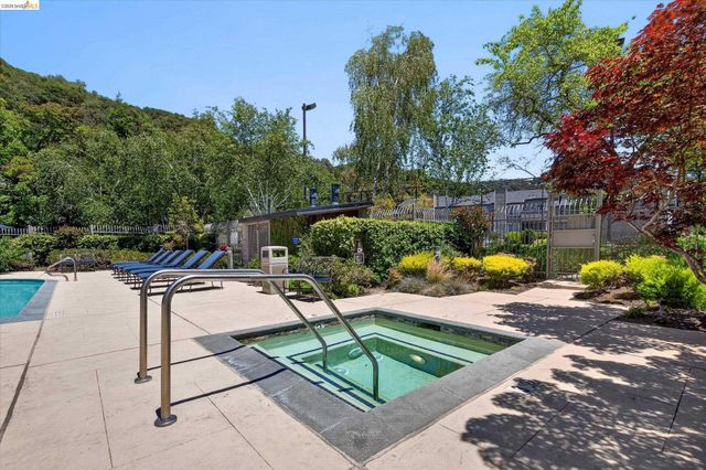 660 Canyon Oaks Dr B, Oakland, CA 94605