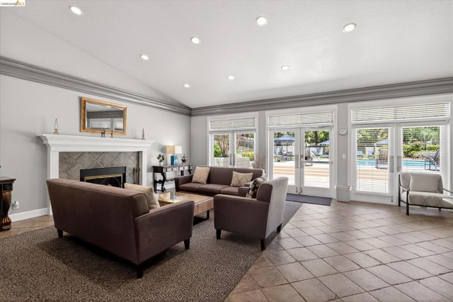 660 Canyon Oaks Dr B, Oakland, CA 94605
