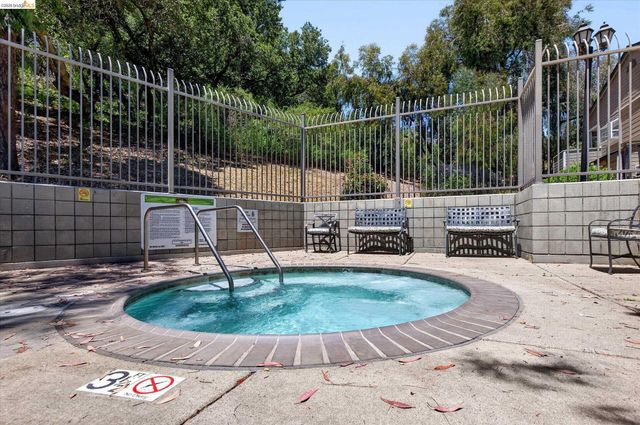660 Canyon Oaks Dr B, Oakland, CA 94605