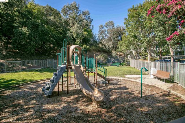 660 Canyon Oaks Dr B, Oakland, CA 94605