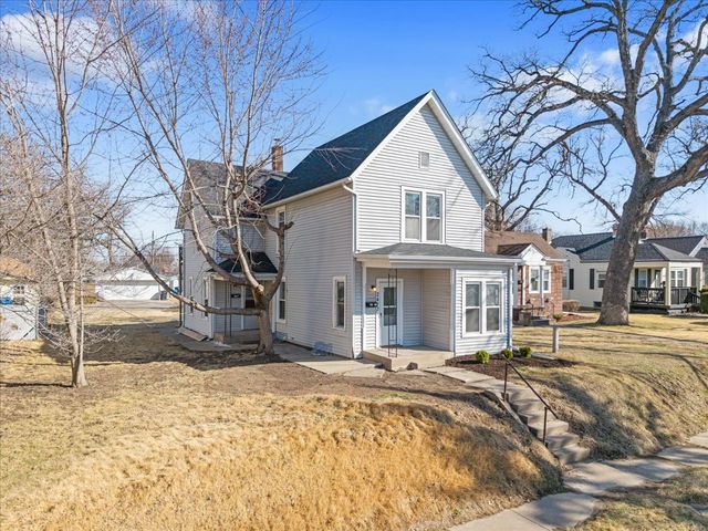 2413 11th Avenue A, Moline, IL 61265