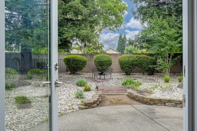 424 Roan Ct, Roseville, CA 95747
