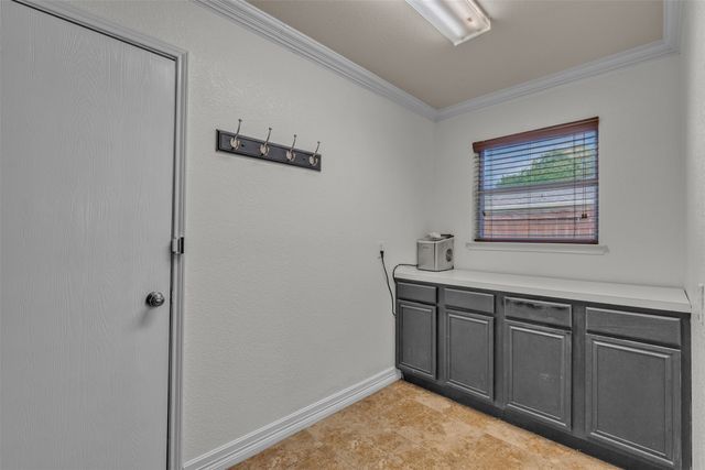 213 King Arthur Drive, Weatherford, TX 76086