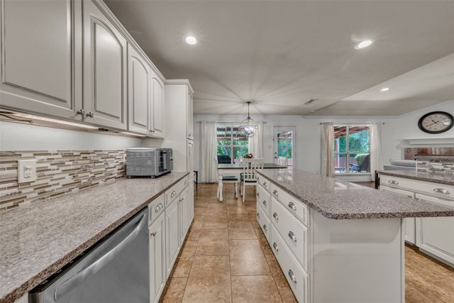 213 King Arthur Drive, Weatherford, TX 76086