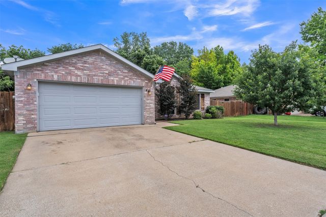 213 King Arthur Drive, Weatherford, TX 76086