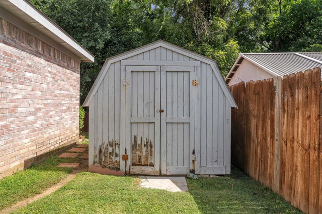213 King Arthur Drive, Weatherford, TX 76086