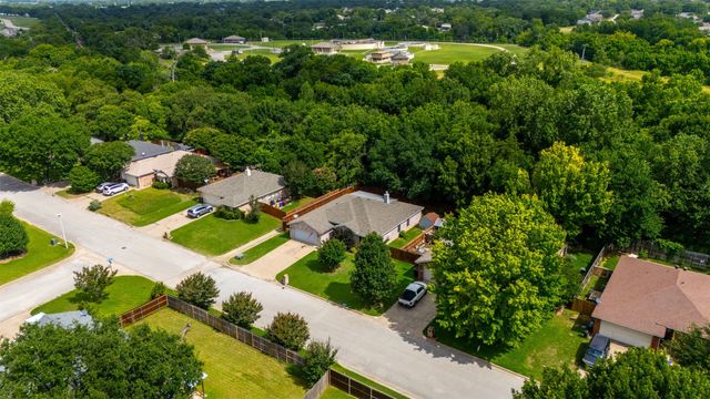 213 King Arthur Drive, Weatherford, TX 76086