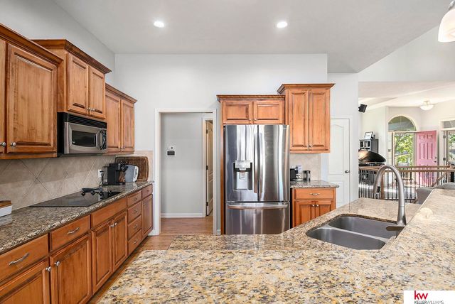 17020 Erskine Street, Omaha, NE 68116