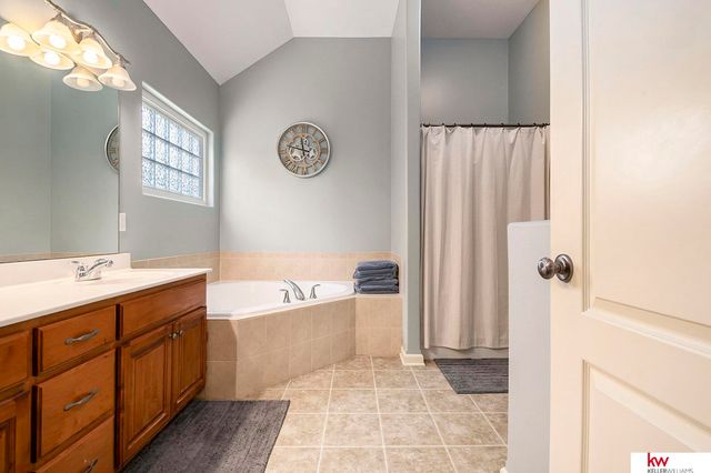 17020 Erskine Street, Omaha, NE 68116