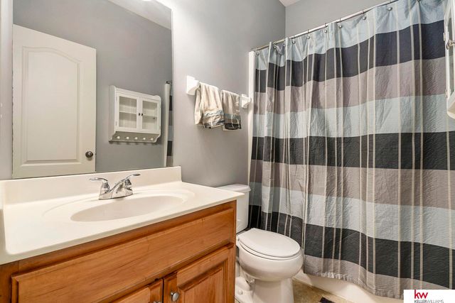 17020 Erskine Street, Omaha, NE 68116