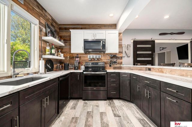 17020 Erskine Street, Omaha, NE 68116