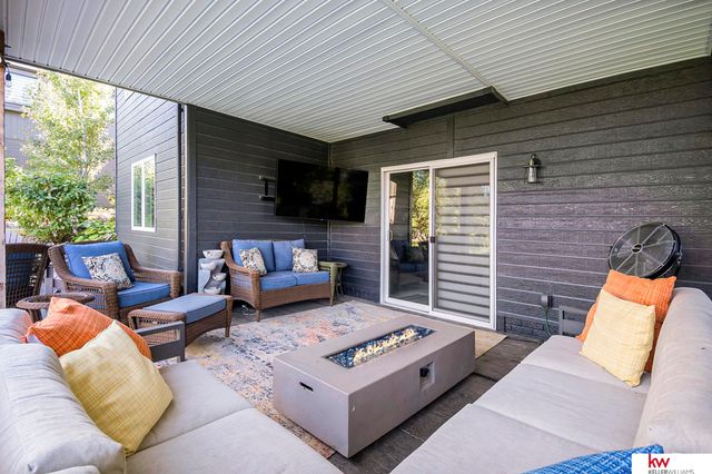 17020 Erskine Street, Omaha, NE 68116