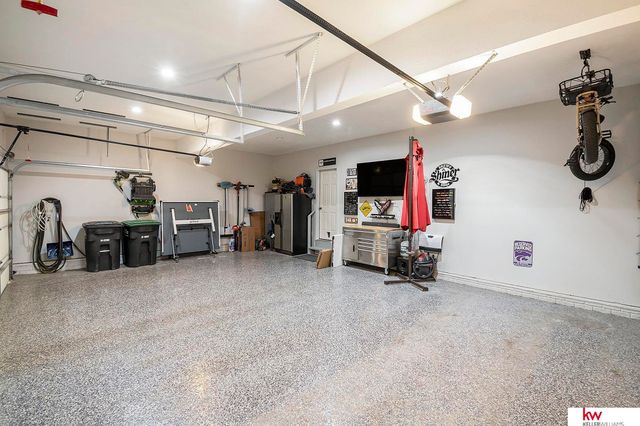 17020 Erskine Street, Omaha, NE 68116