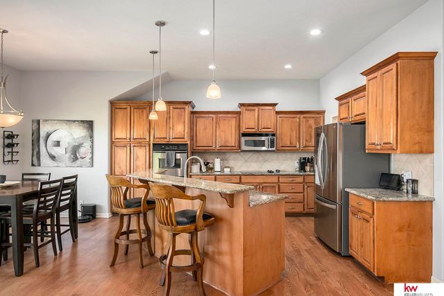 17020 Erskine Street, Omaha, NE 68116