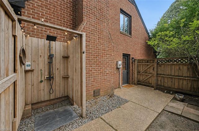 100 James Landing RD, Newport News, VA 23606
