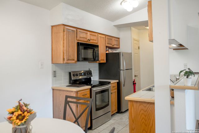 12446 Starcrest Dr Apt 404, San Antonio, TX 78216