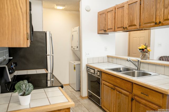 12446 Starcrest Dr Apt 404, San Antonio, TX 78216
